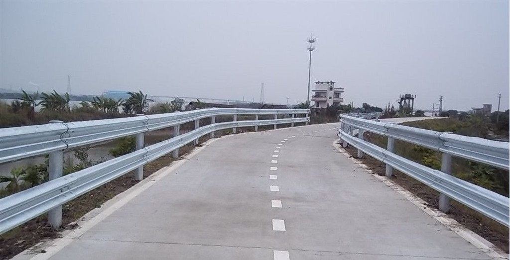 知道高速公路防撞护栏网属于哪种设施吗